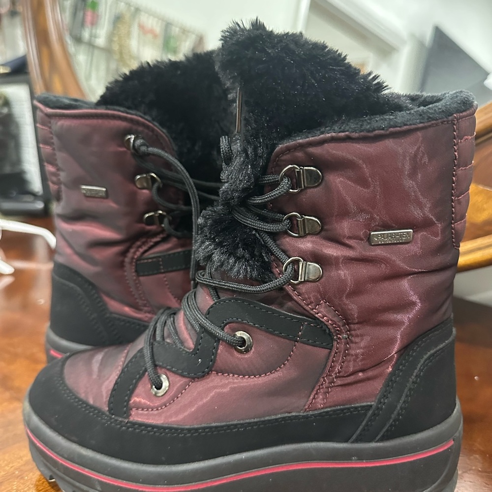 Burgundy and Black Winter Boots with Faux Fur